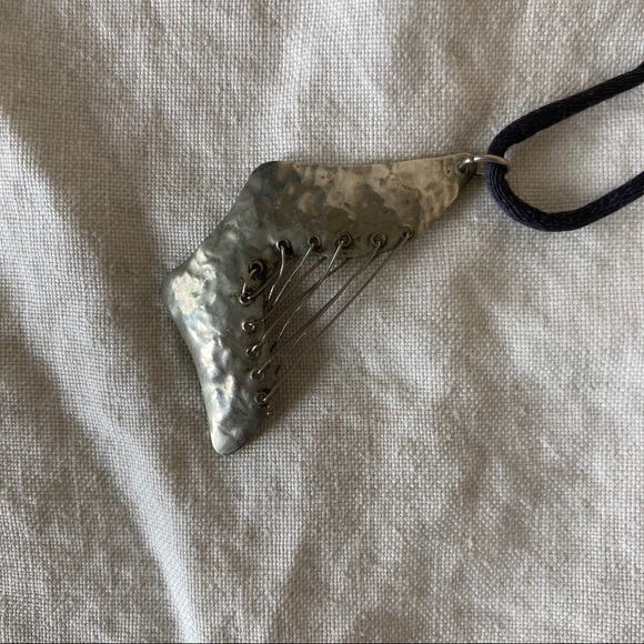 VINTAGE Hammered Silver Pendant Necklace - Picture 5 of 5